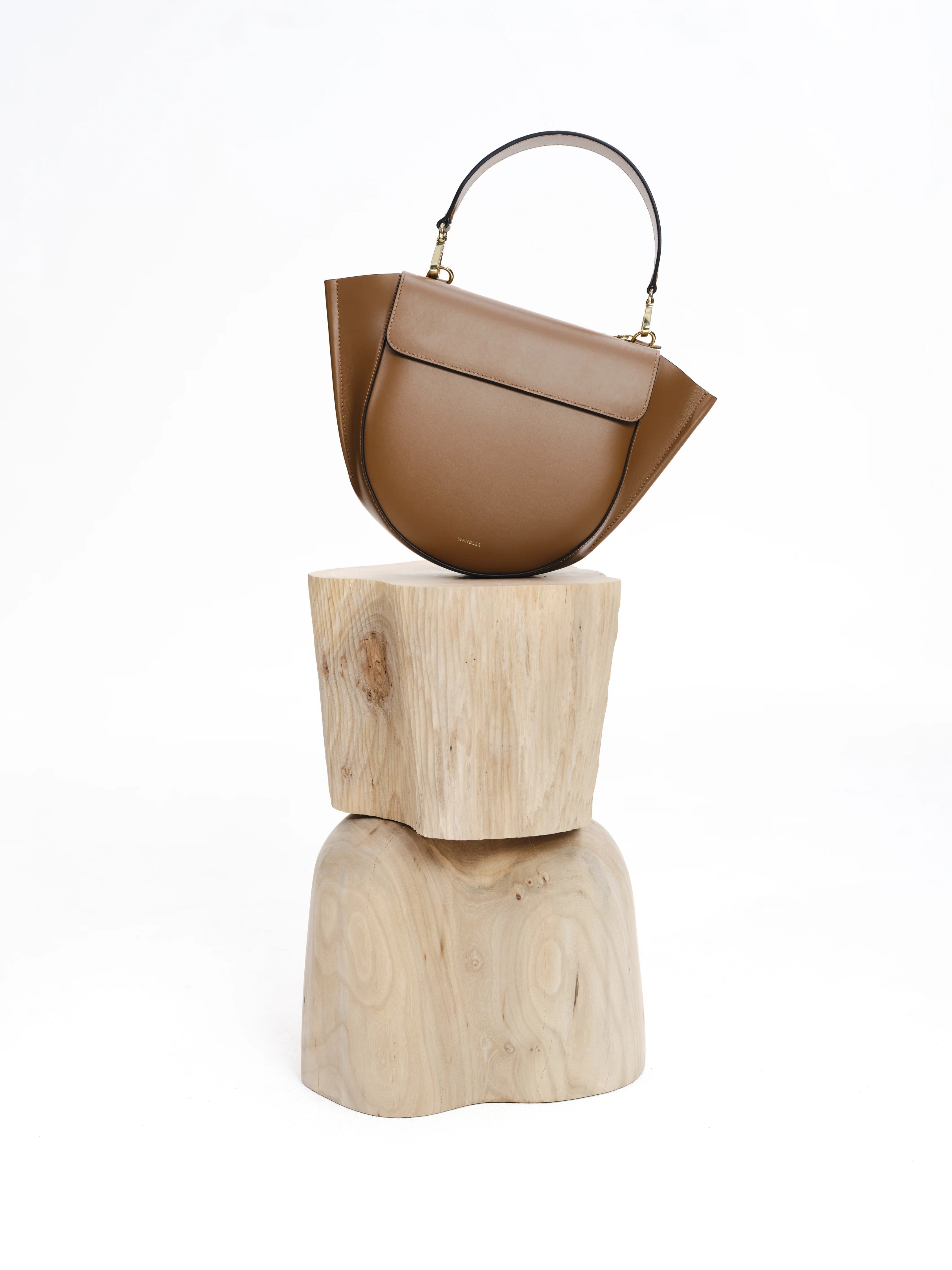 ホルテンシア ミディアム ハンドバッグ - SADDLE | 【Wandler