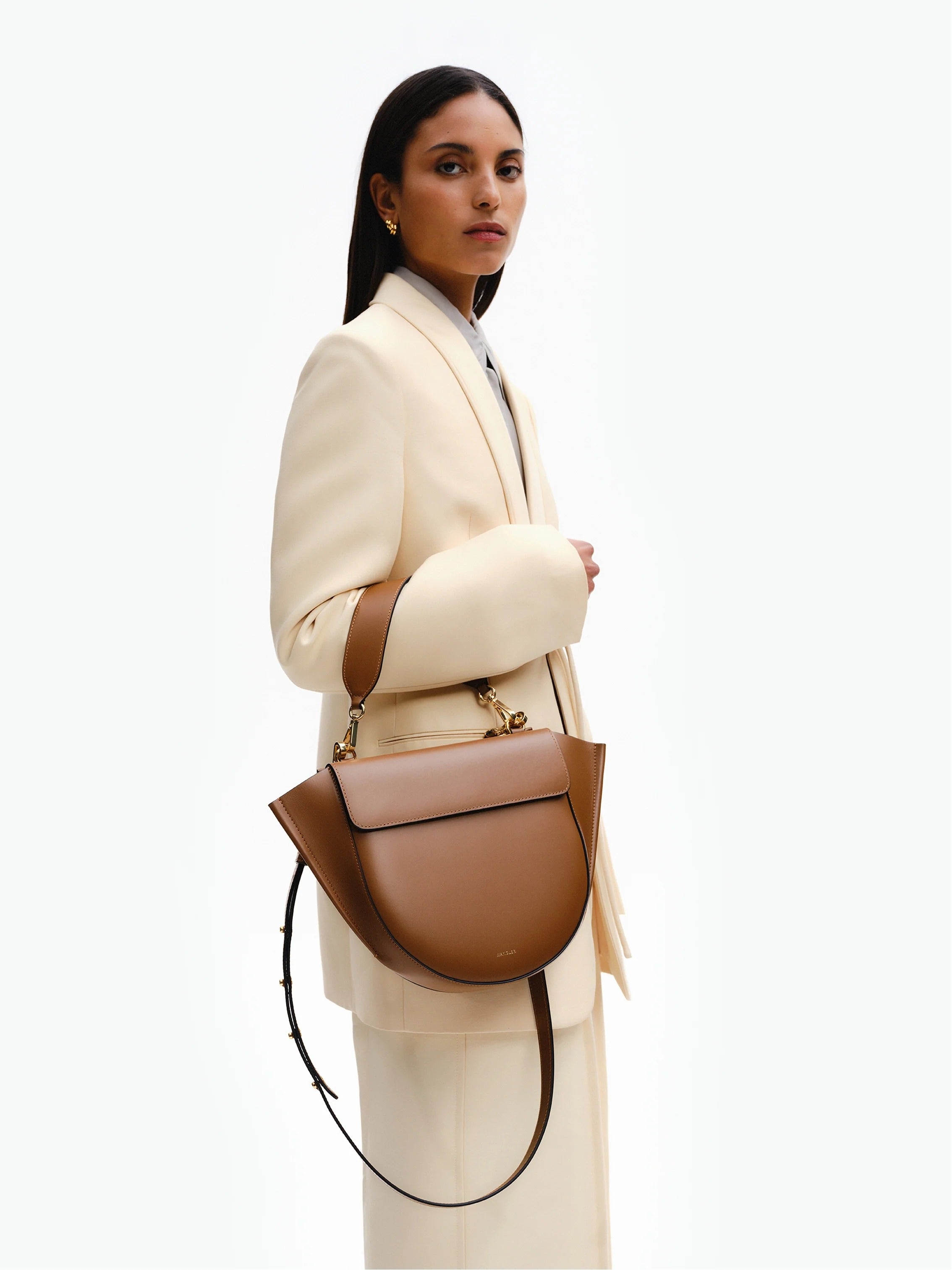 ホルテンシア ミディアム ハンドバッグ - SADDLE | 【Wandler